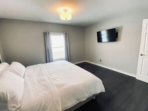 5 bedrooms, desk, iron/ironing board, free WiFi