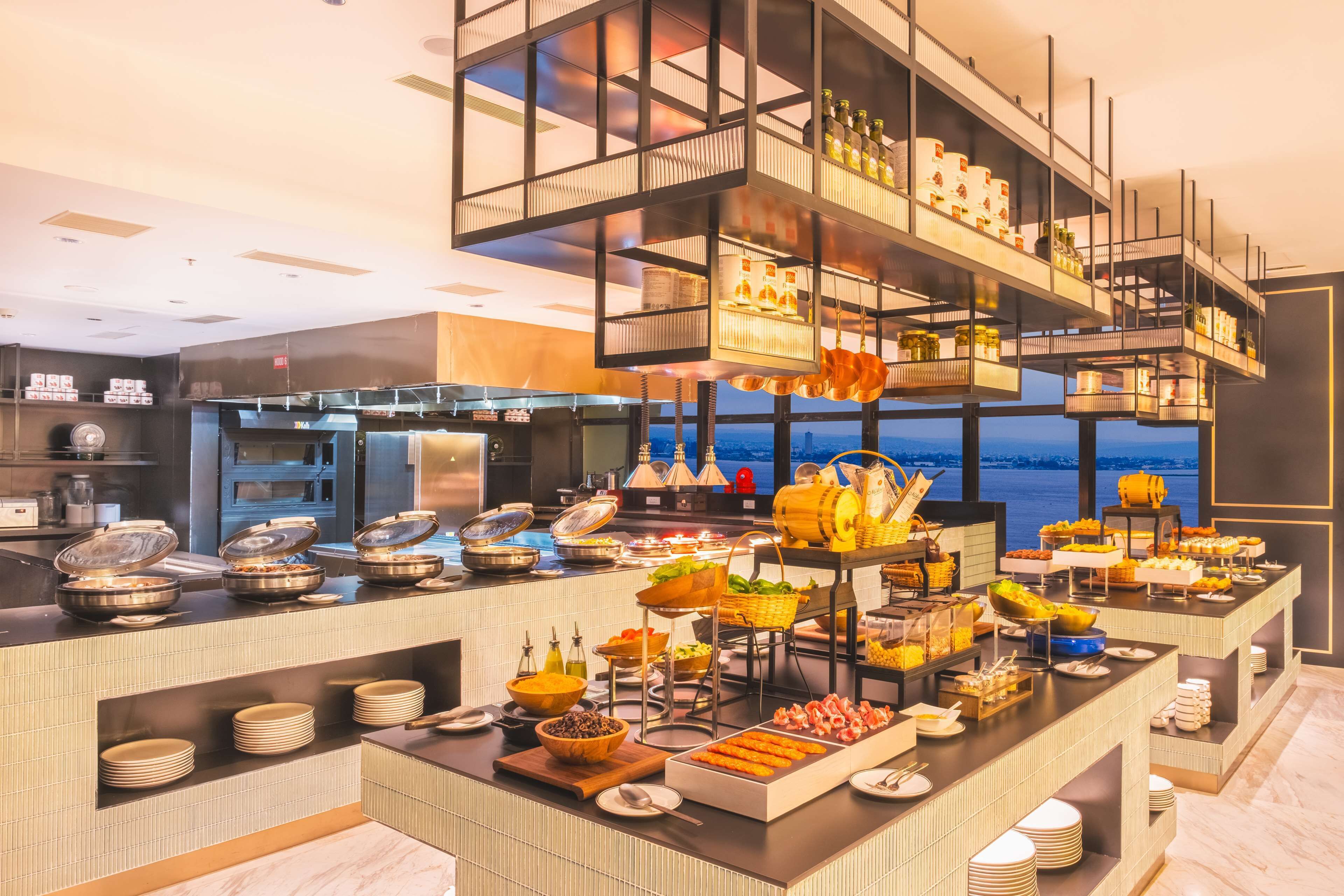 3 restaurants, breakfast, lunch, dinner served; barbecue