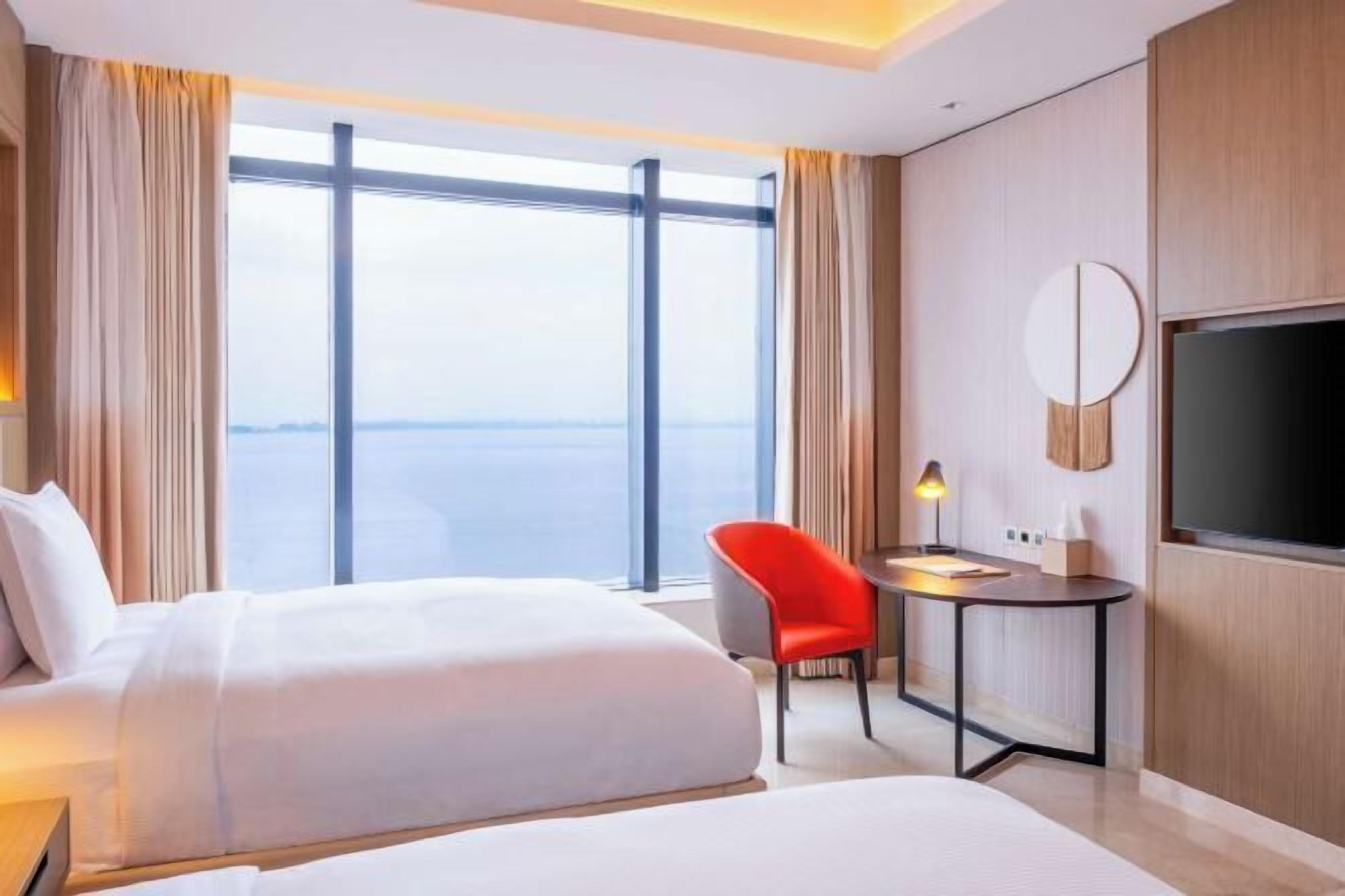 Egyptian cotton sheets, premium bedding, down comforters, pillowtop beds