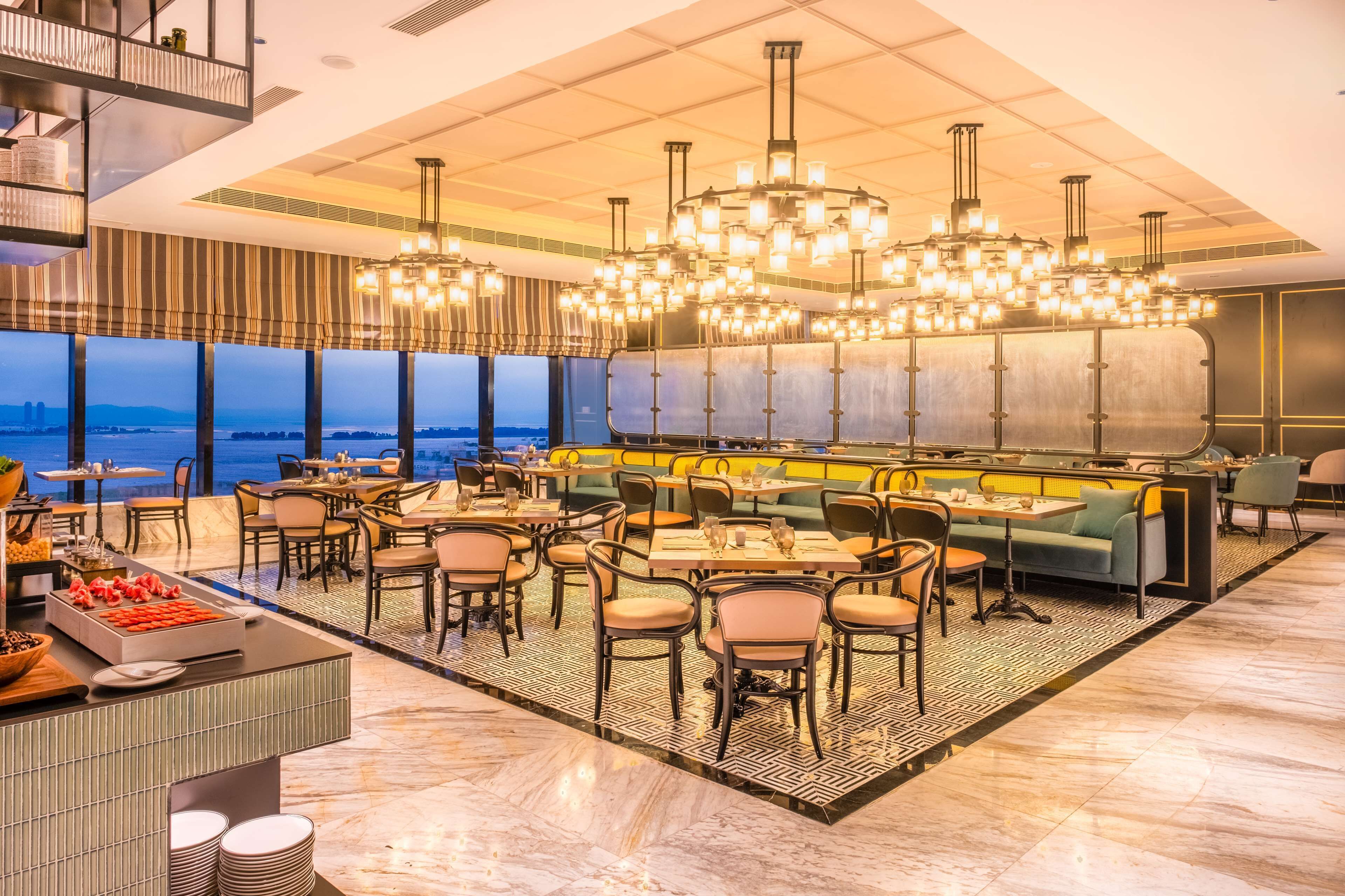 3 restaurants, breakfast, lunch, dinner served; barbecue