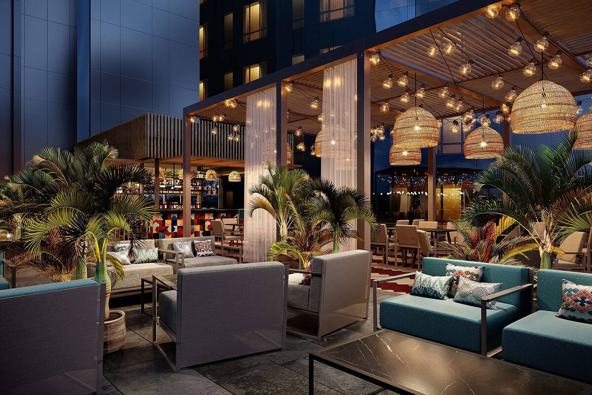 2 bars/lounges, sports bar