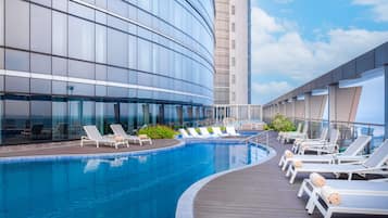 Outdoor pool, free pool cabanas, pool loungers