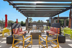 Terrace/patio - Home2 Suites by Hilton San Bernardino (San Bernardino)