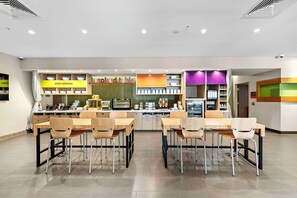 Esmorzar diari d'estil bufet gratuït 