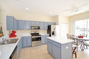 House, 6 Bedrooms | Private kitchen