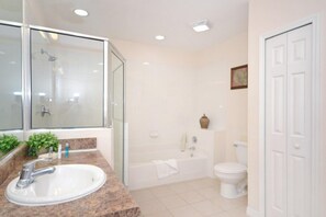 Apartment, 3 Schlafzimmer | Badezimmer | Handtücher