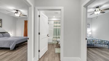 5 sovrum, strykjärn/strykbräda, gratis wi-fi och sängkläder