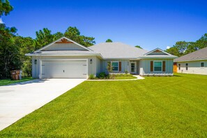 Exterior - Shelluva Good Time - 3 King Beds 8 Min to Beach (Navarre)