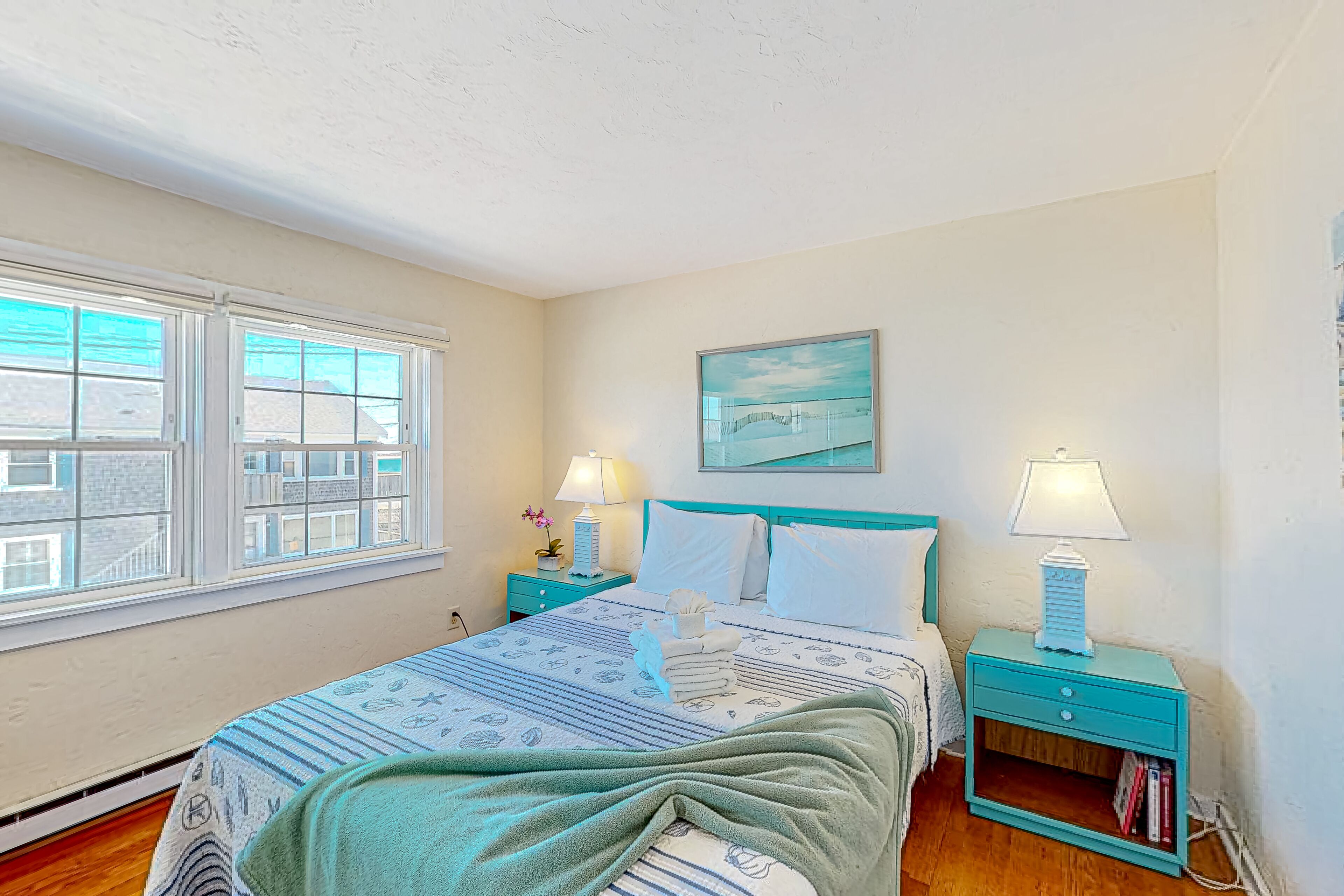 2 bedrooms, internet, bed sheets