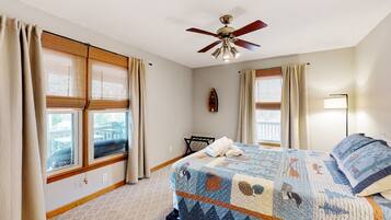 4 bedrooms, iron/ironing board, internet, bed sheets