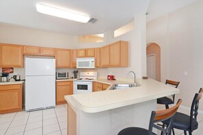 House, 4 Bedrooms | Private kitchen - Minnie's Hideaway (Haines City)