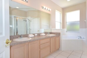 House, 4 Bedrooms | Bathroom | Towels - Minnie's Hideaway (Haines City)