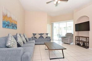 House, 4 Bedrooms | Living room - Minnie's Hideaway (Haines City)