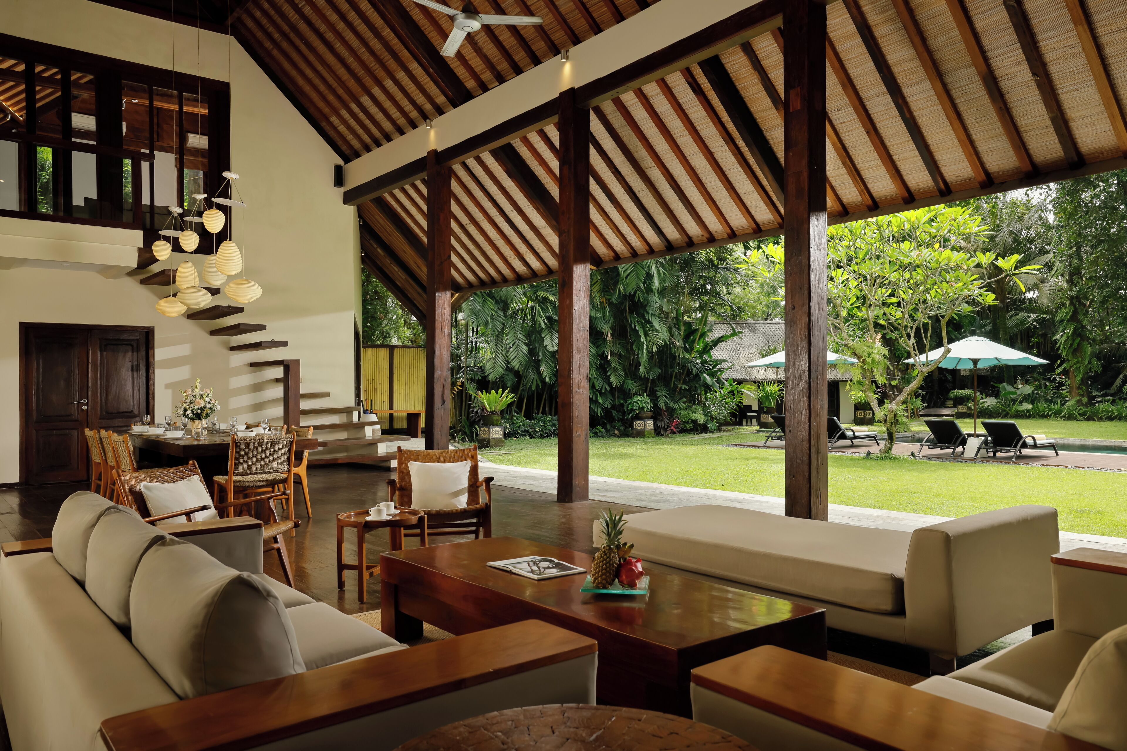 40-inch LCD TV with cable channels, TV