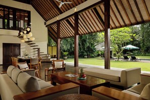 40–tuumainen LCD-televisio, jossa kaapelikanavat