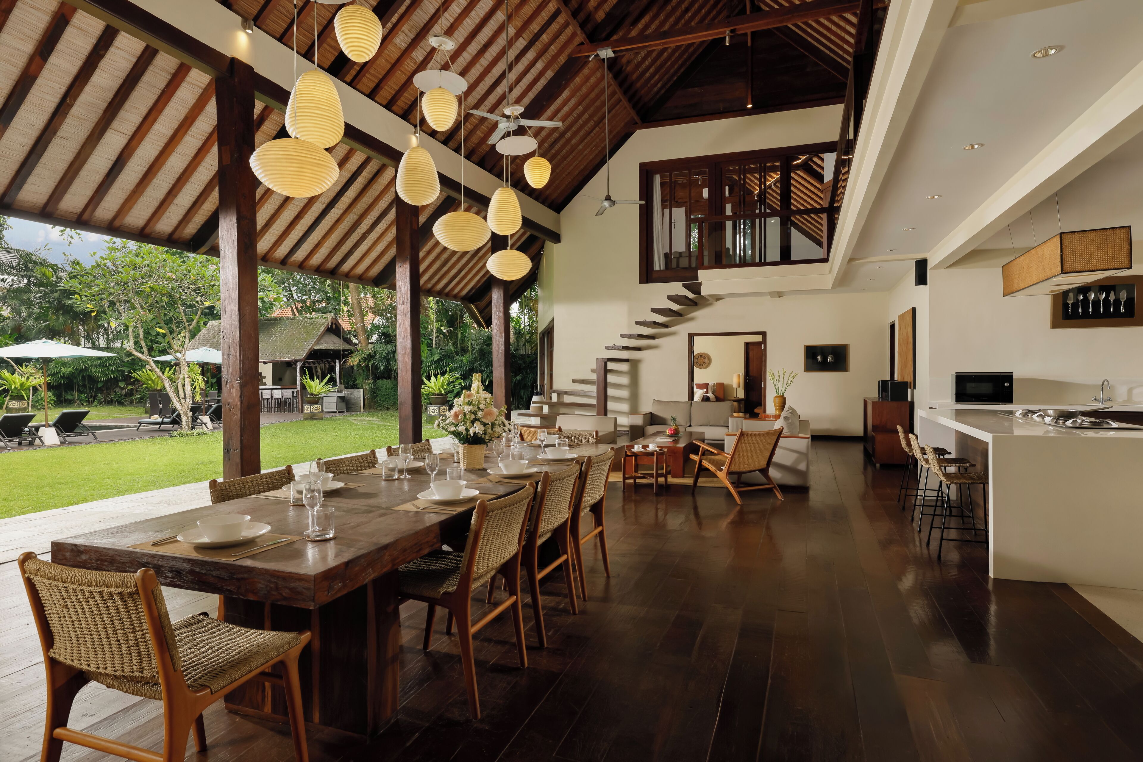 객실 내 식사 공간