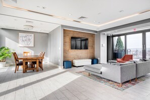 Télévision, chaîne hi-fi