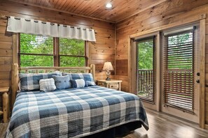 5 habitaciones, escritorio y tabla de planchar con plancha 