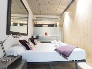 1 室のベッドルーム、セーフティボックス (室内)、アイロン / アイロン台、旅行用ベビーベッド