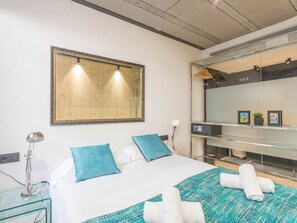 1 soverom, safe på rommet, strykejern/-brett og reiseseng for barn