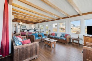 Smart TV, DVD player, books, computer monitors - Wonderful Classic Oceanfront Home! Right On The Beach! Sleeps 10 (Oak Island)