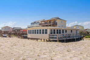 Exterior - Wonderful Classic Oceanfront Home! Right On The Beach! Sleeps 10 (Oak Island)