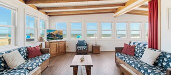 Wonderful Classic Oceanfront Home! Right On The Beach! Sleeps 10