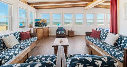 Wonderful Classic Oceanfront Home! Right On The Beach! Sleeps 10