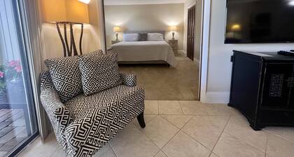 Relaxing Ground-Floor Retreat w/ King Suite, Smart TVs & Private Patio – Perfect for Any Stay!