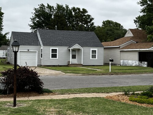 Nancy Mae’s Cottage your home away from home, it’s all you need. Sleeps 6. 