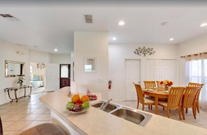 House, 4 Bedrooms | Private kitchen