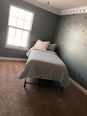 3 Schlafzimmer, Reisekinderbett, kostenloses WLAN, Bettwäsche