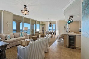 Smart TV - Luxurious Gulf Front  🌊  Onsite Pools/Spa ~ Wraparound Balcony w/ Sunset Views (Pensacola Beach)