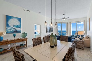 Dining - Emerald Isle 1702 - 𝑯𝒆𝒓𝒐𝒏 𝑩𝒍𝒆𝒖 (Top Floor- PH) (Pensacola Beach)