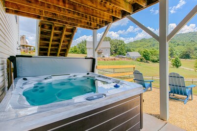 Blue Ridge farmhouse with amazing mountain view, hot tub, firepit & decks