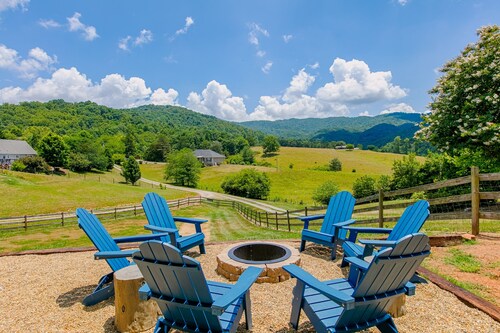 Blue Ridge farmhouse with amazing mountain view, hot tub, firepit & decks