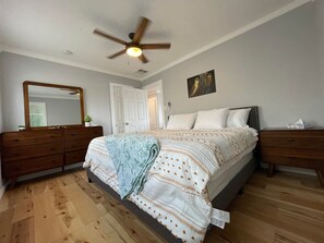 4 Schlafzimmer, Schreibtisch, Bügeleisen/Bügelbrett, kostenloses WLAN