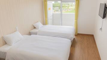 Comfort Twin Room, Multiple Beds, Non Smoking, Refrigerator & Microwave | Down comforters, desk, laptop workspace, free WiFi