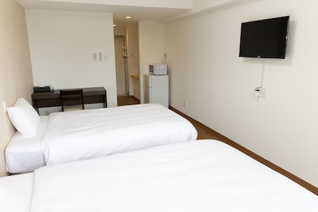 Comfort Twin Room, Multiple Beds, Non Smoking, Refrigerator & Microwave | Down comforters, desk, laptop workspace, free WiFi