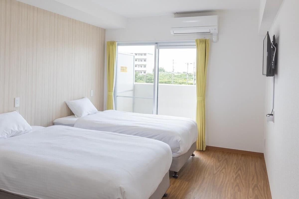 Down duvets, desk, laptop workspace, free WiFi