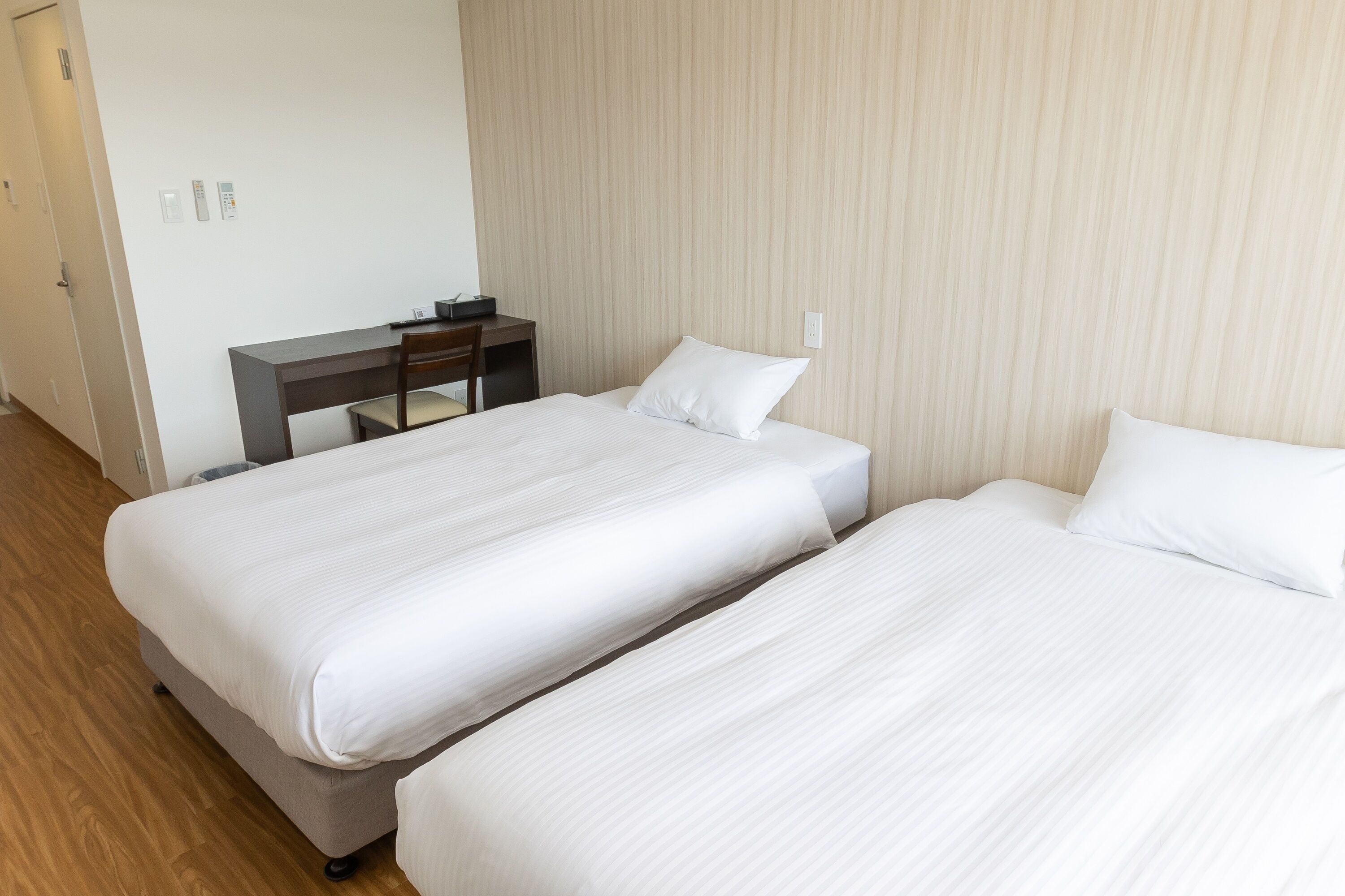 舒適雙床房, 多張床, 非吸煙房, 冰箱和微波爐 | 羽絨被、書桌、筆電工作空間、免費無線上網