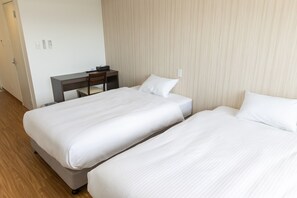 Chambre Confort avec lits jumeaux, plusieurs lits, non-fumeur, réfrigérateur et four à micro-ondes