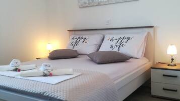 Apartment (Two Bedroom Apartment with Terrace an) | 2 Schlafzimmer, Babybetten