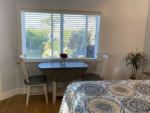 1 bedroom, iron/ironing board, free WiFi, bed sheets - Nice studio right by the ocean (Crescent City)
