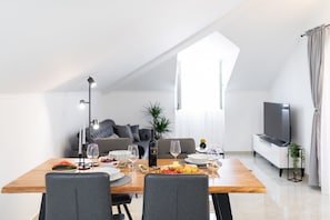 Apartment (Two bedroom Apartment with Terrace an) | Living room | 25-inch TV with satellite channels