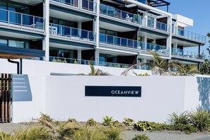 Exterior - Oceanview Retreat - Stunning penthouse apartment in the Oceanview Apartments complex in Tahunanui (Nelson)