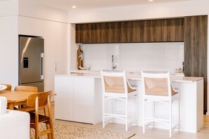 Dining - Oceanview Retreat - Stunning penthouse apartment in the Oceanview Apartments complex in Tahunanui (Nelson)