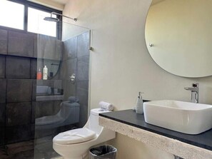 Séchoir à cheveux, shampooing