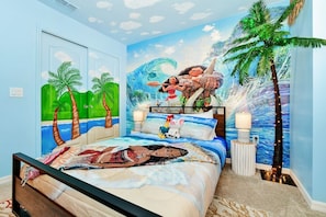 5 bedrooms, travel crib, WiFi