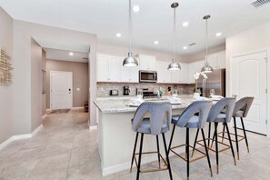 Fridge, microwave, oven, stovetop - 7529 Luxury Townhouse with private pool (Davenport)